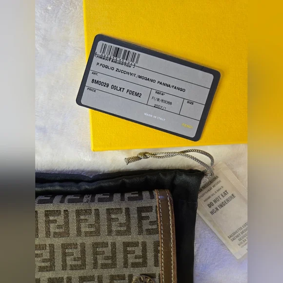 All Inclusive Fendi Brown Wallet with Iconic Monogram Pattern - Picture 10 of 14